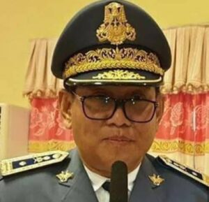 លោក ជួប ចំរើន ឃុបឃិតបើកដៃឲ្យក្រុមឈ្មួញនាំចូលទំនិញគេចពន្ធ ទំនិញបង់ពន្ធមិនគ្រប់និងទំនិញខុសច្បាប់ តាមច្រកតន់ហន់ ច្រកព្រែកចាក និងតាមច្រកដែនលំហរសមុទ្រដើម្បីប្រមូលលុយដាក់ហោប៉ៅ..!។